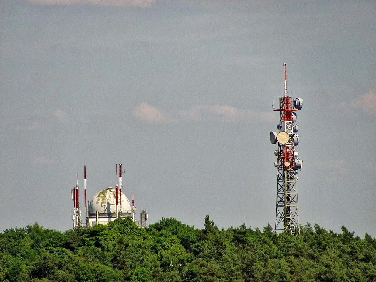 1280px-Berlin_Müggelberge_Funktürme.jpg